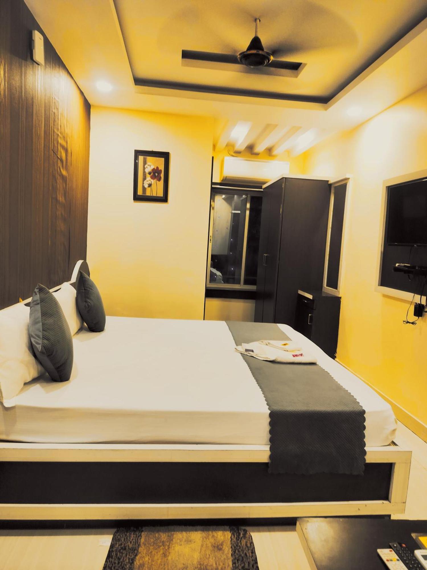 Hotel R K Palace Bhopal Exterior photo